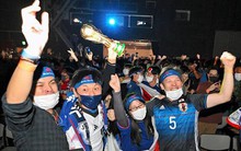 Người Nhật "đi bão" khác lạ sau chiến thắng trước Tây Ban Nha