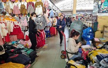 Thị trường cuối năm: Chợ Tết ngóng khách