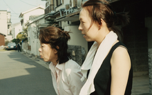 Nữ nhiếp ảnh gia đi khắp Nhật Bản ghi lại lát cắt cuộc sống suốt 25 năm và phong cách thích là chụp, khỏi cần nhìn, để vô thức dẫn lối!