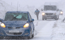 Mùa hè nóng kỷ lục đổ lửa, đông đến lại giá băng cóng người