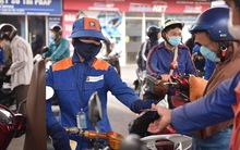 Người dân đang bị ép mua xăng 'xịn' giá cao?