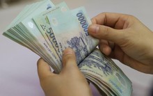 Cuối năm, ngân hàng đẩy mạnh rao bán nợ, thanh lý hàng trăm khoản vay tiêu dùng không tài sản bảo đảm