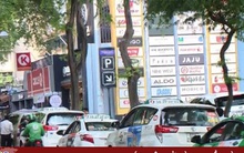 Các hãng taxi “dễ thở” vì giá xăng giảm