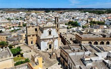 Thị trấn cổ kính tặng 750 triệu đồng cho ai xách vali đến ở