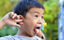 Một kiểu nuôi dạy của cha mẹ vô tình khiến con thiếu bản lĩnh giữa cuộc đời