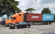 Không giải quyết thủ tục thông quan đối với xe 'giả container', vượt tải trọng