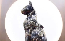 Quà Tết độc lạ: Kỳ linh đính đá quý, trổ vàng 24k giá hàng chục triệu đồng