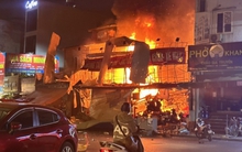 Cháy lớn tại cửa hàng sửa xe phố Hoàng Công Chất- Hà Nội