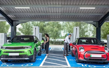 Nghịch lý ngành xe điện tại châu Âu: 'Tất tay' phát triển xe xanh nhưng sạc đầy pin xe điện lại đắt đỏ hơn đổ đầy 1 bình xăng