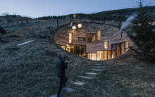 6 ngôi nhà sở hữu kiến trúc độc đáo và kỳ lạ nhất thế giới: Ngôi nhà mái trồng cây xanh của Việt Nam nhận được giải thưởng danh giá