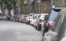 Phố bích họa Phùng Hưng xuống cấp, bị lấn chiếm nghiêm trọng