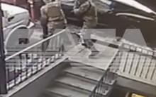 Triệu phú bitcoin Nga bị lôi khỏi xe sang Bentley ngay giữa Moscow