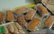 Phát hiện đầu nậu chuyên cung cấp thực phẩm đông lạnh "bẩn" cho quán ăn tại Hà Nội