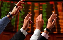 Thị trường hồi phục mạnh, loạt doanh nghiệp giải trình cổ phiếu tăng "nóng" với cùng "văn mẫu"