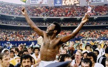 Bí mật của Pele: bị cấm đá bóng, bỏ lời thề do phá sản và một trọng tài bị đuổi vì… dám đuổi Pele