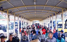 Người dân về quê đón Tết Dương lịch, bến xe ở Hà Nội 'tăng nhiệt'