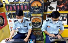 Loạt cửa hàng kinh doanh phụ kiện ô tô bị 'sờ gáy'