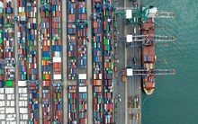 Loạt tàu vận tải toàn cầu bị hoãn chuyến khi đơn hàng sụt giảm nghiêm trọng