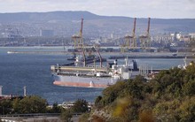Hàng loạt tàu mắc kẹt ở Thổ Nhĩ Kỳ vì áp giá trần dầu Nga