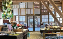 Có một ngôi làng sạch đến mức 'bói không ra cọng rác', dùng rác thải để xây nhà mà đẹp ngoài sức tưởng tượng