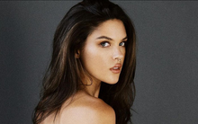 Nữ người mẫu 'kể khổ' vì... quá xinh đẹp