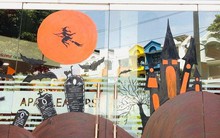 Trung tâm Anh ngữ của Shark Thuỷ tại Nha Trang đóng cửa, nợ học phí