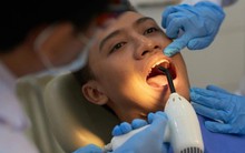 Nốt nhiệt miệng mãi không khỏi, tưởng bị nóng trong người, cậu sinh viên 21 tuổi chết lặng khi mắc ung thư khoang miệng: 6 dấu hiệu cảnh báo nhiều người lờ qua