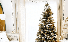 9 cách phối màu cực khéo mà bạn nên thử với cây thông Noel của gia đình