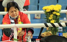 CĐV Việt Nam lập bàn cầu may trên khán đài trước trận ĐT Việt Nam đấu Trung Quốc