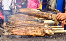 Tại sao lại cúng cá lóc nướng vào ngày vía Thần Tài?