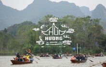 Khuyến cáo người chưa tiêm đủ liều vắc xin COVID-19 không nên đi chùa Hương