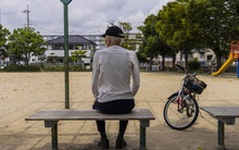 Nỗi khổ của người già Nhật Bản: Đi đến đâu cũng bị hàng nghìn "con mắt" theo dõi, muốn tự do nhưng vô tình gây áp lực cho xã hội