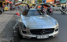 Ông trùm cà phê Đặng Lê Nguyên Vũ tái xuất, cầm lái Mercedes-Benz SLS AMG, có thể có 'kèo' siêu xe gây chấn động