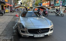Ông trùm cà phê Đặng Lê Nguyên Vũ tái xuất, cầm lái Mercedes-Benz SLS AMG, có thể có 'kèo' siêu xe gây chấn động