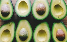 70% chất chống oxy hóa của quả bơ nằm ở bộ phận này: Tiết lộ 2 cách dùng đúng giúp phòng ung thư, phụ nữ khỏi lo nếp nhăn trên mặt