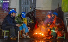 Người lao động co ro mưu sinh trong đêm giữa cái lạnh “thấu xương” của Thủ đô Hà Nội