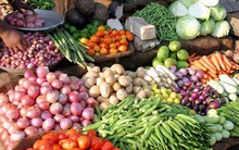 Giá rau củ tăng chóng mặt: thì là 400.000 đồng/kg, sả lên tới 50.000 đồng/kg...