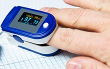 Không chỉ kit test nhanh, máy đo nồng độ oxy cũng đang loạn giá