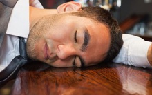 3 thói quen uống nước "phá thận” nhiều người mắc phải: 1/3 là hành động thường thấy sau khi "tiệc tàn" của đa số đấng mày râu