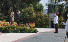 Tổng thống Singapore chủ trì lễ đón trọng thể Chủ tịch nước Nguyễn Xuân Phúc