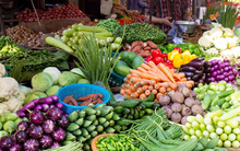 2 ngày nghỉ Tết cuối: Giá rau xanh, thực phẩm tươi sống tại Hà Nội giảm mạnh