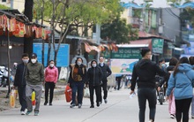 Chùa Hương đóng cửa phòng dịch, dòng người vẫn đổ về Đền Trình thắp hương rồi ra về