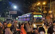 Hàng ngàn người "chôn chân" ở Bến xe Miền Đông cũ suốt từ mờ sáng 7-2