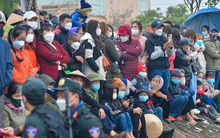 Ảnh: Hàng nghìn người dân chen nhau xem "vua đi cày" trong Lễ tịch Điền 2022