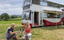 Chi 27 nghìn đô để biến xe buýt thành nhà sau tuần trăng mật