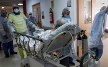 Biến thể Omicron buộc thế giới trải qua khoảnh khắc chưa từng có trong suốt 100 năm qua