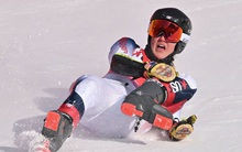 Cổ chân của nữ VĐV trượt tuyết bẻ cong 90 độ sau tai nạn nghiêm trọng ở Olympic