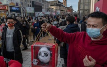 Không phải iPhone, nhưng người dân Trung Quốc vẫn xếp hàng chờ 7 - 8 tiếng trong thời tiết lạnh cóng chỉ để mua món hàng này