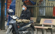 Xe ôm truyền thống than trời vì giá xăng liên tục tăng kỷ lục: Đã khó nay càng khó hơn