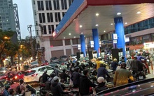 “Tôi bị ám ảnh khi đổ xăng: Người đông như kiến, đợi chờ hơn 1 tiếng đồng hồ nhưng chỉ được đổ 1/3 bình”